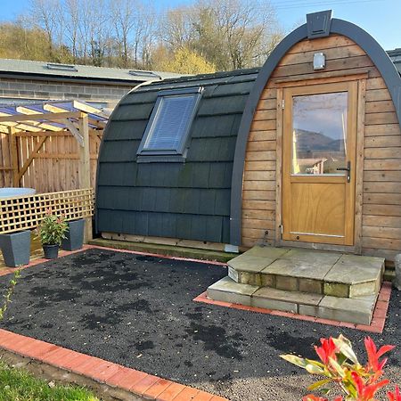 Отель Squirrel Glamping Pod School House Farm Leighton  Экстерьер фото