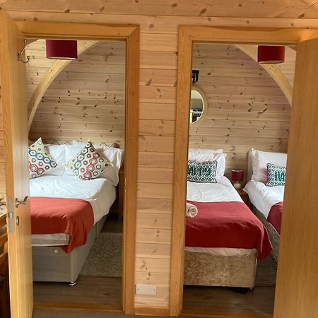 Отель Squirrel Glamping Pod School House Farm Leighton  Экстерьер фото