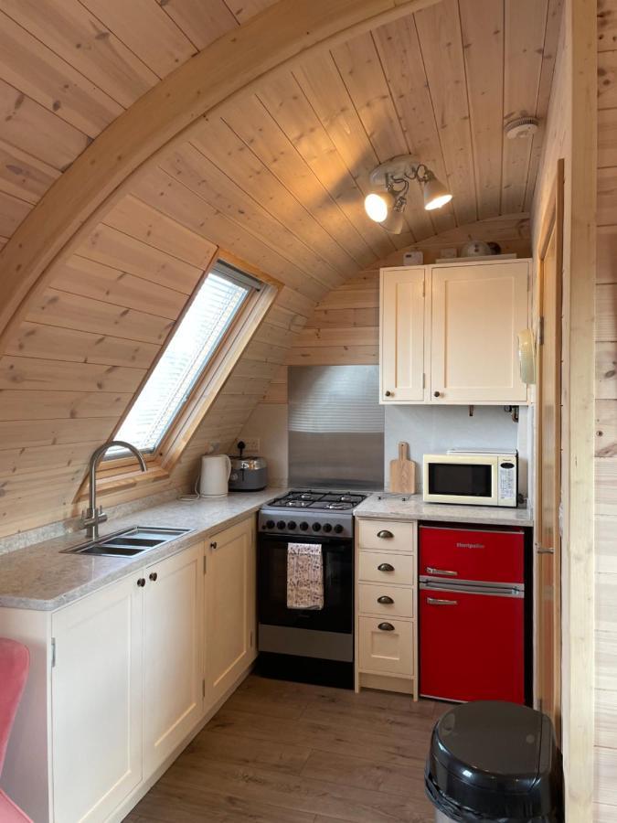 Отель Squirrel Glamping Pod School House Farm Leighton  Экстерьер фото
