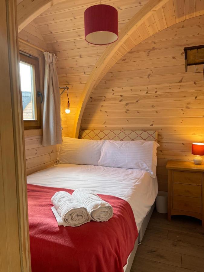 Отель Squirrel Glamping Pod School House Farm Leighton  Экстерьер фото