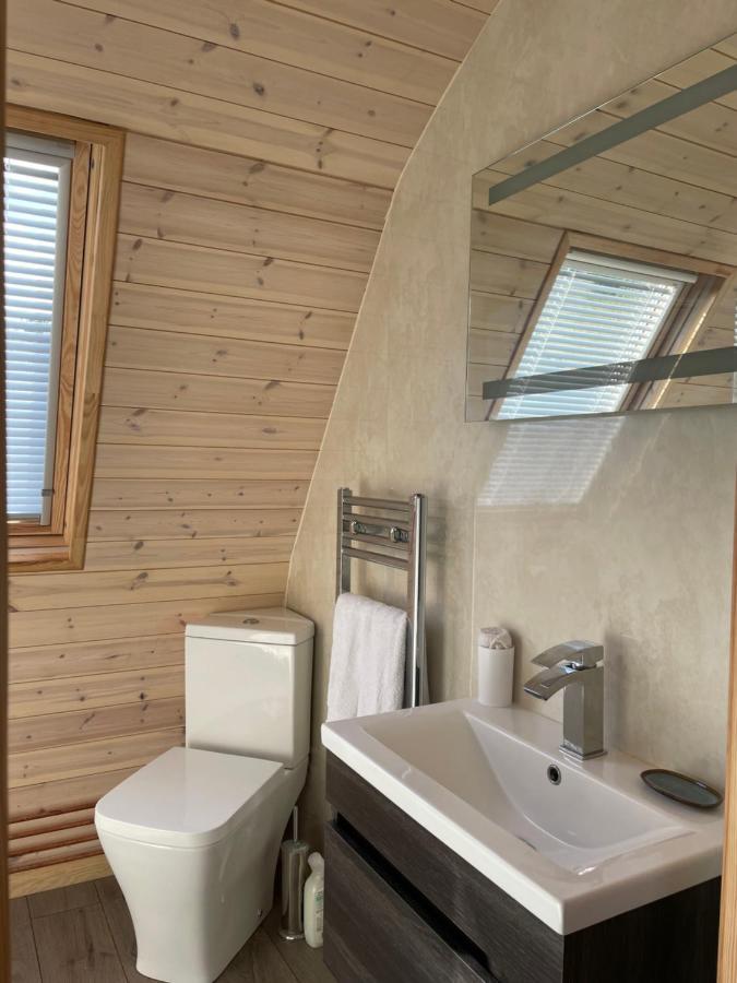 Отель Squirrel Glamping Pod School House Farm Leighton  Экстерьер фото