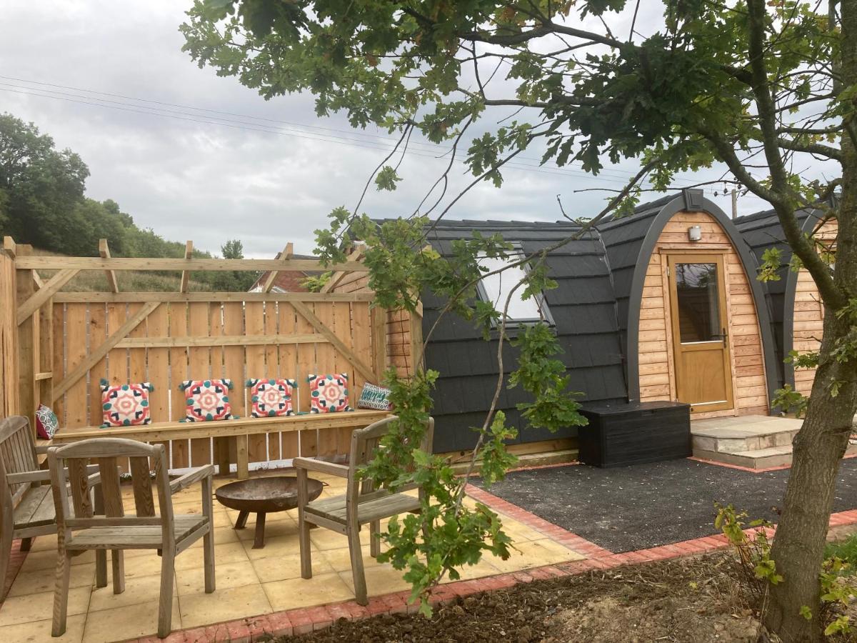 Отель Squirrel Glamping Pod School House Farm Leighton  Экстерьер фото