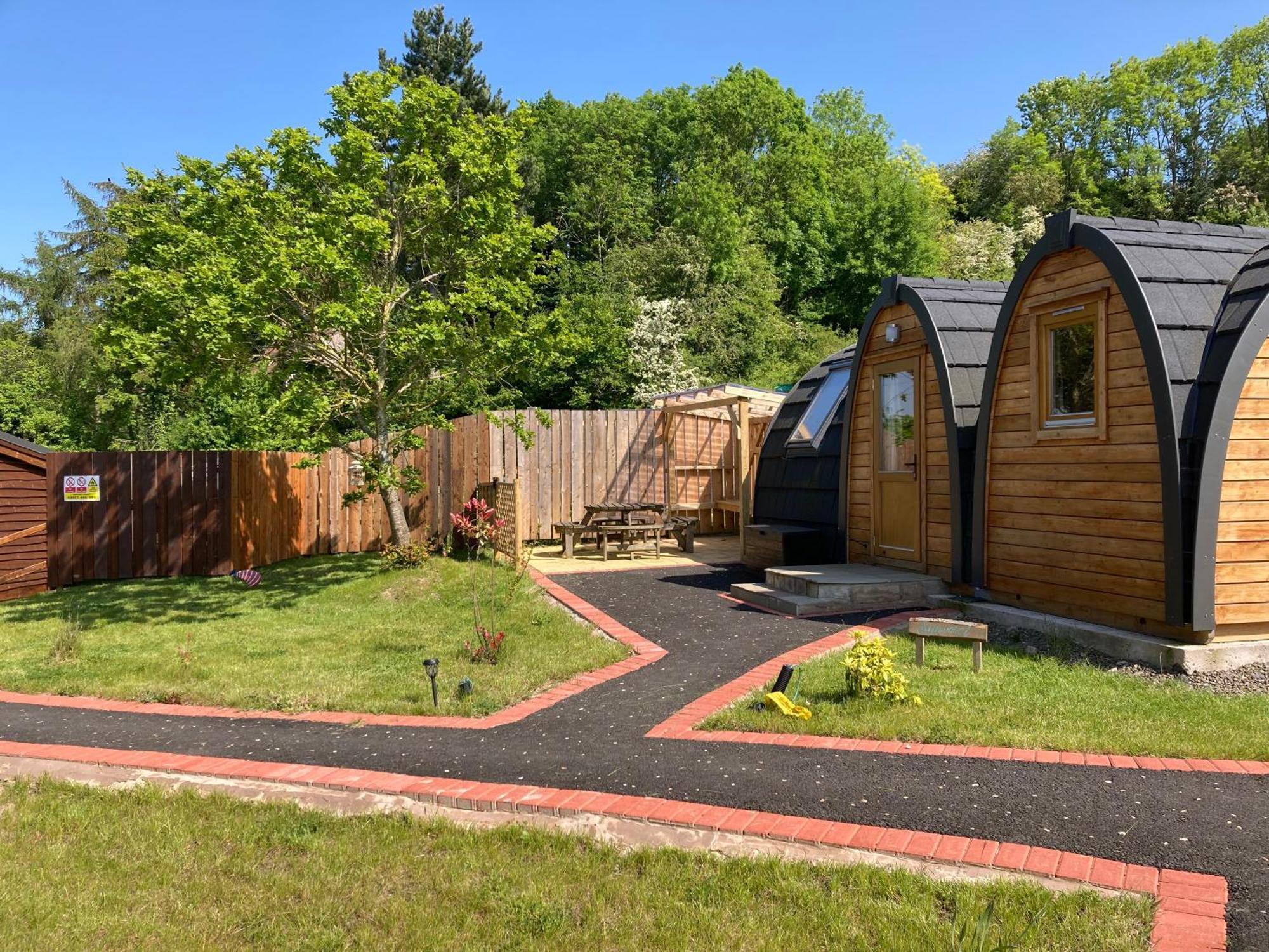 Отель Squirrel Glamping Pod School House Farm Leighton  Экстерьер фото