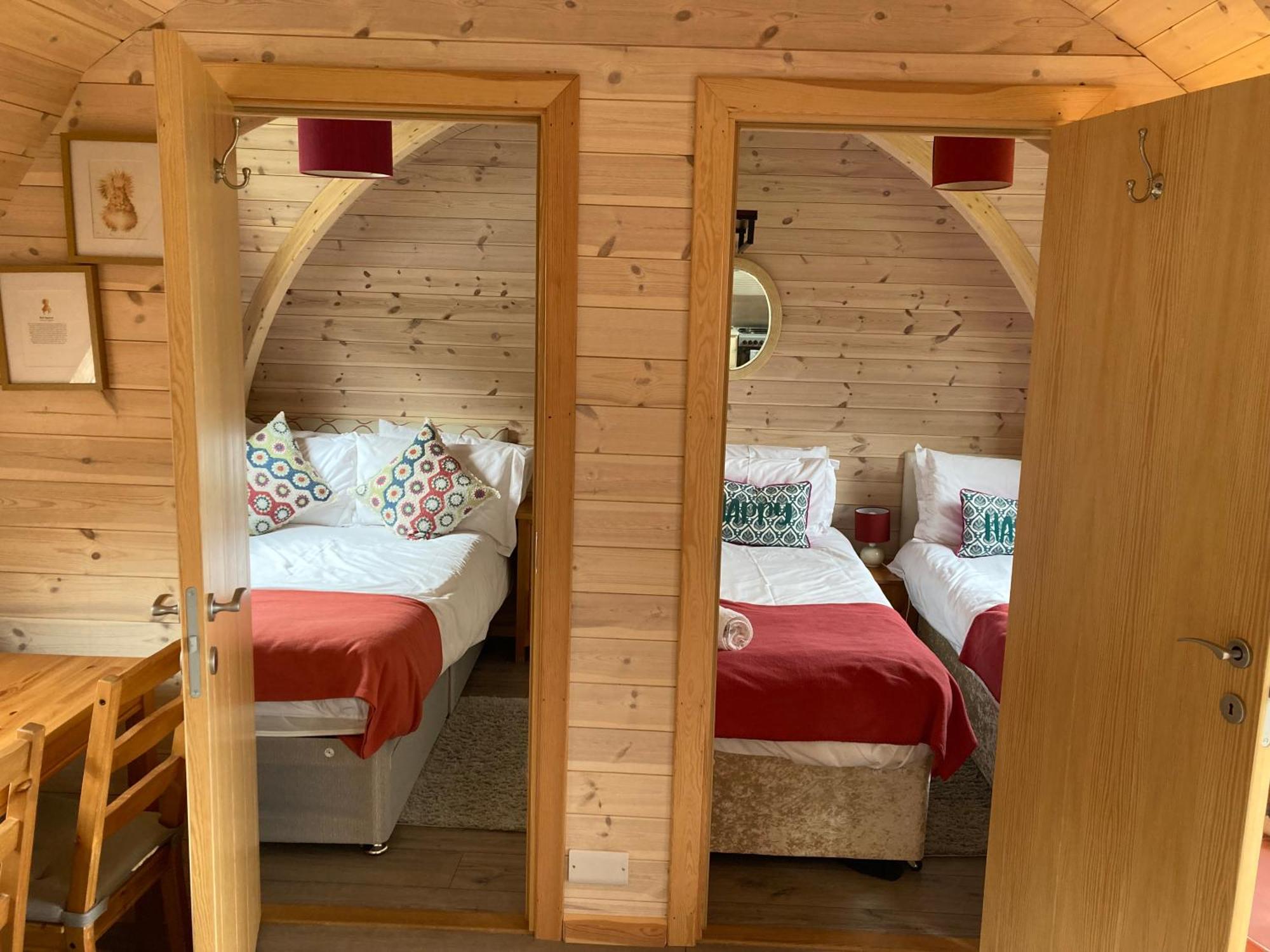 Отель Squirrel Glamping Pod School House Farm Leighton  Экстерьер фото